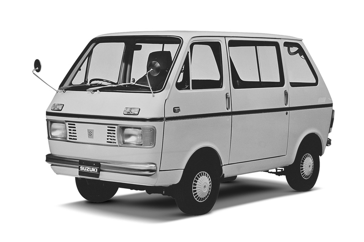 ユニークなスタイリングが特徴の4代目「スズキ・キャリイ バン」。商業的に大きな成功は収められなかったが、同車をきっかけにイタルデザインはスズキと良好な関係を築いた。