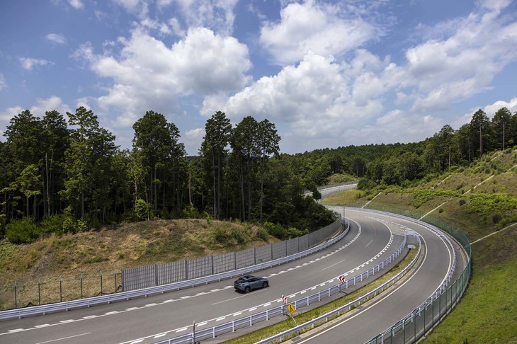 今回は愛知県内にあるトヨタ自動車の下山テストコースで「RZ」のプロトタイプに試乗した。