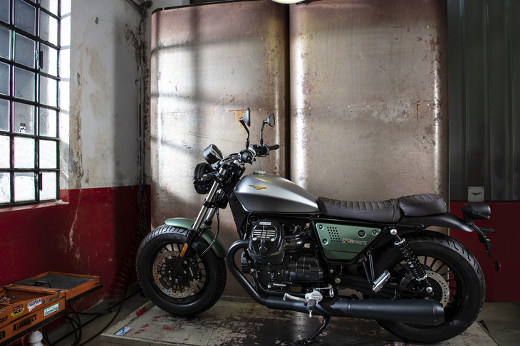 モト・グッツィV9ボバー100周年記念スペシャルエディション