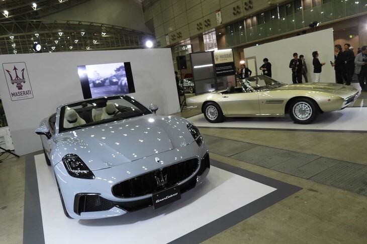 「オートモビル カウンシル2025」におけるマセラティのブースの様子。