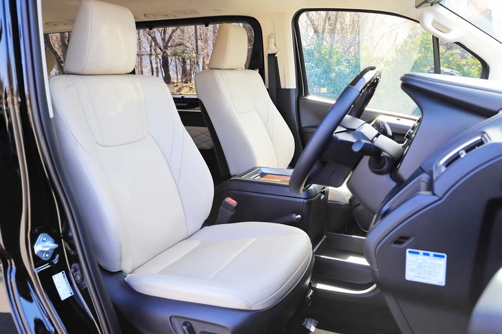 テスト車のシートカラーは「ニュートラルベージュ」。ほかに「ブラック」も用意されている。