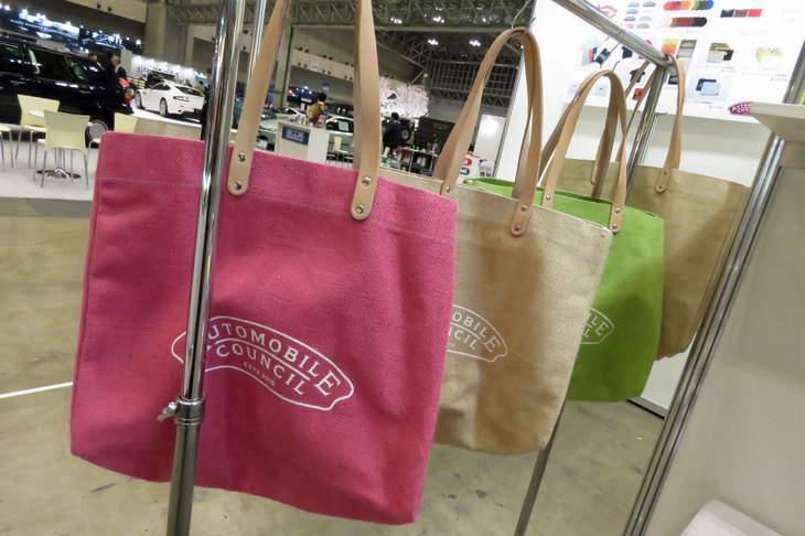 オフィシャルグッズの販売コーナー。