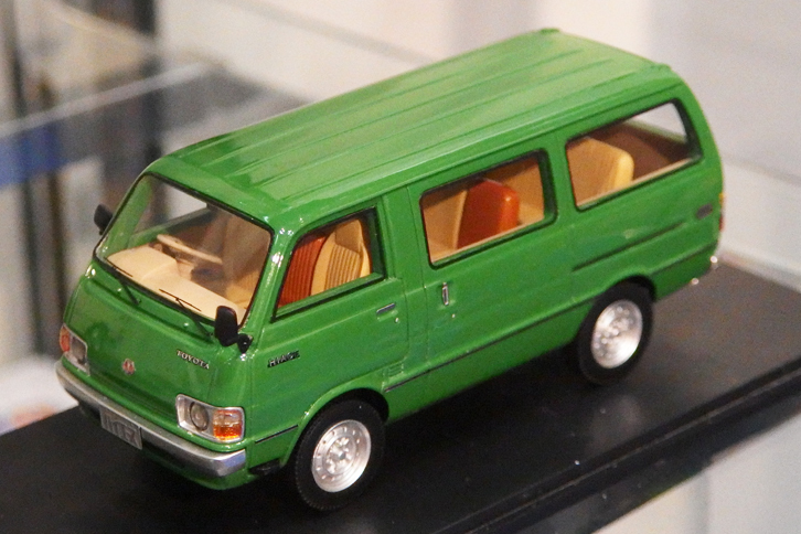 これも香港のブランドであるレジンスペシャリストの、もちろんレジン製の1/43「トヨタ・ハイエース」。2代目ハイエースのモデルは珍しい。