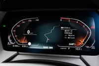10.25インチのデジタルメーターパネルは「iDriveナビゲーションパッケージ」に含まれるオプション装備。他社のそれほど、表示内容やデザインにバリエーションがないのが玉に瑕（きず）だ。