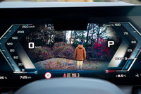 メーターは12.3インチの液晶タイプ。フロントカメラの映像を映し出せるのが新しい。