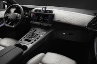 「リヴォリ」仕様のインテリア。「オートクチュール」では4種類の内装から選択できる。