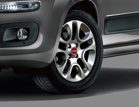 「フィアット・パンダ」に特別仕様車「コンフォート」登場　快適性を高めた限定モデルの画像