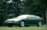 1993年「日産AP-X」。「スポーツの快適をクルマに」を掲げたコンセプトクーペ。同年の東京モーターショーに先立ってフランクフルトでデビューした。全長4435×全幅1800×全高1220mm、ホイールベースは2570mm。VQ-XエンジンはV6のDOHC 32バルブ、2987cc。（日産自動車）