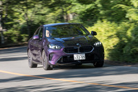 車両の至近ではガラガラというエンジン音が聞こえるが、ひとたび乗り込んでしまえばそうした音はまるで聞こえない。