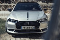 「DS 9」のフロントフェイス。その端々にDSならではのこだわりが見てとれる。