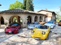 今回は、本国よりも海外のほうが高いイメージのブランドについて考える。イタリア中部のリゾート「ミアータランド」は、「マツダMX-5」のドライブ体験を売り物にしている。