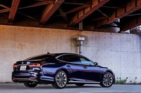 ドアガラスを滑らかな1枚の面に見立てたグリーンハウスのデザインは、空力特性の向上と、風切り音の低減にも寄与するという。