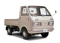 1969年に登場した4代目「スズキ・キャリイ」。ジウジアーロがスタイリングを手がけた軽トラックで、角形ヘッドライトや縦配置のドアハンドルなどが特徴。