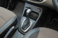 センターコンソールに配置されたレバー式のシフトセレクター。「キャプチャー」のトランスミッションは、デュアルクラッチ式ATの6段EDCである。