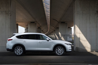 2017年12月にデビューしたマツダの“3列シートSUV”「CX-8」。今回は6人乗りのモデルに試乗した。