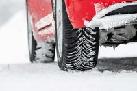 “スノーフレークマーク”が刻印されている「クロスクライメート2」は、冬用タイヤ装着規制下の高速道路を走行することができる。