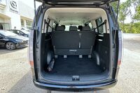 ラゲッジルーム容量は831〜1303リッター。イタリアの新車価格は「ワゴン」が4万3500ユーロ（約686万円）、「ラクシュリー」が5万9000ユーロ（931万円）から。