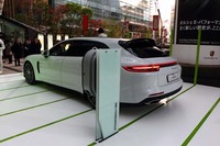 ポルシェのクリスマスイベントに市川海老蔵が登場の画像