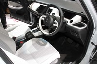 「フィット ホーム」のコックピット。