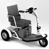 初代セニアカー（画像は初代「ET10型」で、展示車両とは一部仕様が異なる）