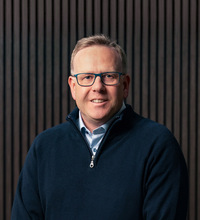 新たにマクラーレン・オートモーティブのCEOに就任したニック・コリンズ。JLRのシニアエンジニアを務め「ディフェンダー」や「レンジローバー」などの開発をとりまとめた人物であり、ブリティッシュブランドへのこだわりが強いことから、マクラーレンの価値を向上させてくれるだろうと期待できる。