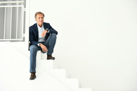 ＜ミハエル・マウアーさんプロフィール＞
	1986年、メルセデス・ベンツでデザイナーとしてのキャリアをスタート。2000年までに、「Aクラス」「SLK」「SL」などのデザインを担当。サーブやGMを経て、2004年にポルシェのデザインヘッドに就任。2015年より、フォルクスワーゲングループのデザイン統括責任者も兼務する。