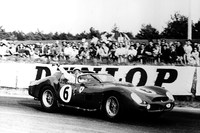 フェラーリは1963年時点で通算7勝を挙げているルマンの強豪チームであり、1960年代に入ってからは無敗を誇っていた。写真は1962年に優勝したオリビエ・ジャンドビアン／フィル・ヒル組の「フェラーリ330LM TRI」。