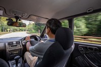 今回試乗した2代目「レガシィ ツーリングワゴン」は、ビルシュタイン製倒立式ダンパーが採用された「GT-B」グレード。インテリアでは、MOMOステアリングホイールの採用が目を引いた。