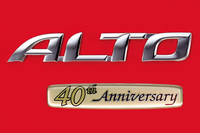 「40周年記念特別仕様車」専用となるエンブレムをバックドアに配している。