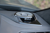 「サミットリザーブ」には、18基のスピーカーと1基のサブウーハーからなるMclntosh（マッキントッシュ）製のプレミアムサウンドシステムが装備される。