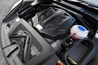 「マカンS」の3リッターV6ツインターボエンジン。340psの最高出力と46.9kgmの最大トルクを発生する。
    