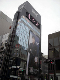 モンブランの壁面には人気ピアニスト、ラン・ランが。