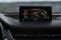 パワートレインの作動状況は、インフォテインメントシステムのディスプレイなどで確認できる。