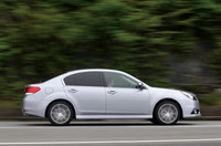 低中速トルクが分厚いから、2000rpmも回せば余裕で走れてしまう。街中などでゆったりと走っているぶんには、CVTとの相性はむしろいいと言える。