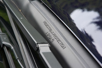 世界的に見ても歩行者の死亡事故が多いという日本の交通環境を考慮し、日本仕様の新型「インプレッサ」では歩行者保護エアバッグが全車標準装備となる。