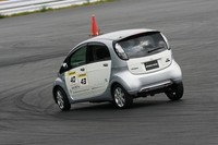 「コースを思い出すのが間に合わなくて、アクセルが踏めませんでした（汗）」とは、1本目を終えたモティの談。タイムは遅いが、記録が残ったのでとりあえずひと安心。