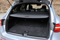 ラゲッジルームの容量は後席を起こした状態で550リッター、後席を倒すと1600リッターまで拡大できる。（写真をクリックすると、シートの倒れる様子が見られます）