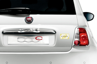 バックドア右側には、オリジナルエンブレムが添えられる。