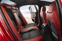 新型セダン「ジャガーXE」の概要が明らかにの画像