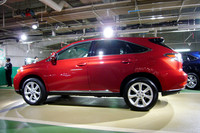 エクステリアは、ベルトラインから上半分で流麗さを表現。フェンダーの張り出しなど下半分の力強さにもこだわったという。