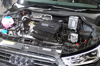 
	新たにラインナップに加えられた、1リッターターボエンジン。フォルクスワーゲンのコンパクトカー「up!」の1リッター直3を、直噴ターボ化したパワーユニットである。
	