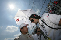 ザウバーの小林可夢偉は、予選Q1どまりの18位と出だしでつまずいたものの、決勝スタートで一気に10位までジャンプアップ。期待を抱かせたが、オープニングラップの最終コーナーの“魔の壁”にヒットしリタイア。チームボスのペーター・ザウバーには「楽観的すぎた」とダメ出しされてしまった。（写真＝Sauber）