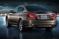 「フーガ ハイブリッド」
    