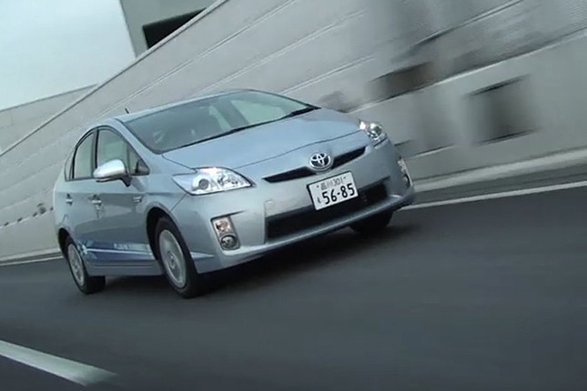 【スペック】全長×全幅×全高＝4460×1745×1490mm／ホイールベース＝2700mm／車重＝1490kg／駆動方式＝FF／1.8リッター直4DOHC16バルブ（99ps/5200rpm、14.5kgm/4000rpm）＋交流同期電動機（82ps、21.1kgm）／参考価格＝525.0万円


