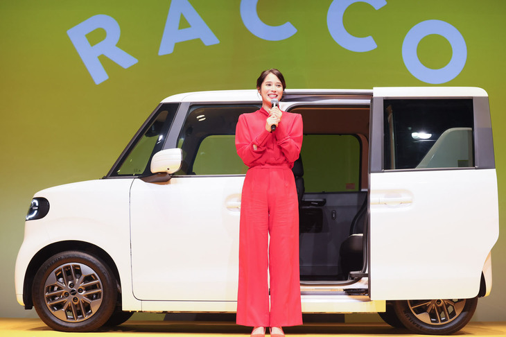 「ラッコ」のCMに登場する俳優の広瀬アリス氏。