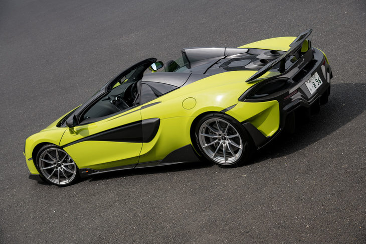 「600LT」とは、エンジン、シャシー、エアロダイナミクスに大幅な改良を施した「スポーツ」シリーズの高性能モデル。今回試乗した「600LTスパイダー」は、そのオープントップ仕様にあたる。