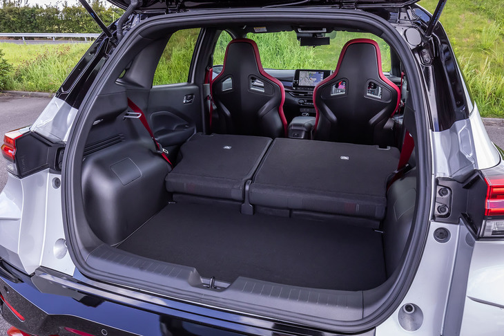 日産ノート オーラNISMO（ラゲッジスペース）