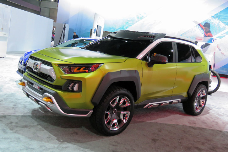 トヨタが世界初公開したコンセプトカー「FT-AC」。