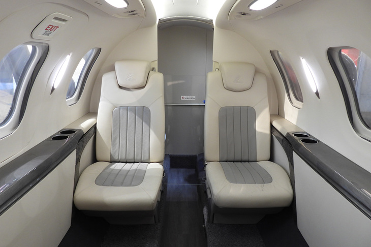 「ホンダジェット エリートII」のモックアップの室内。