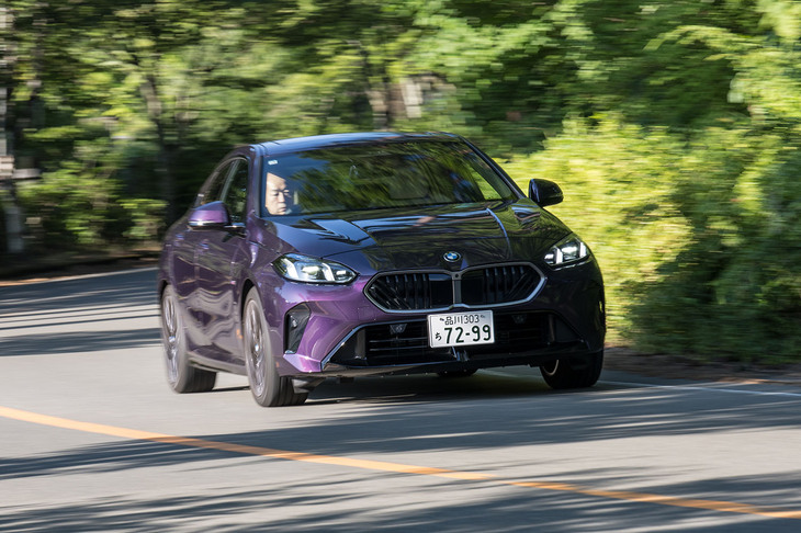 車両の至近ではガラガラというエンジン音が聞こえるが、ひとたび乗り込んでしまえばそうした音はまるで聞こえない。